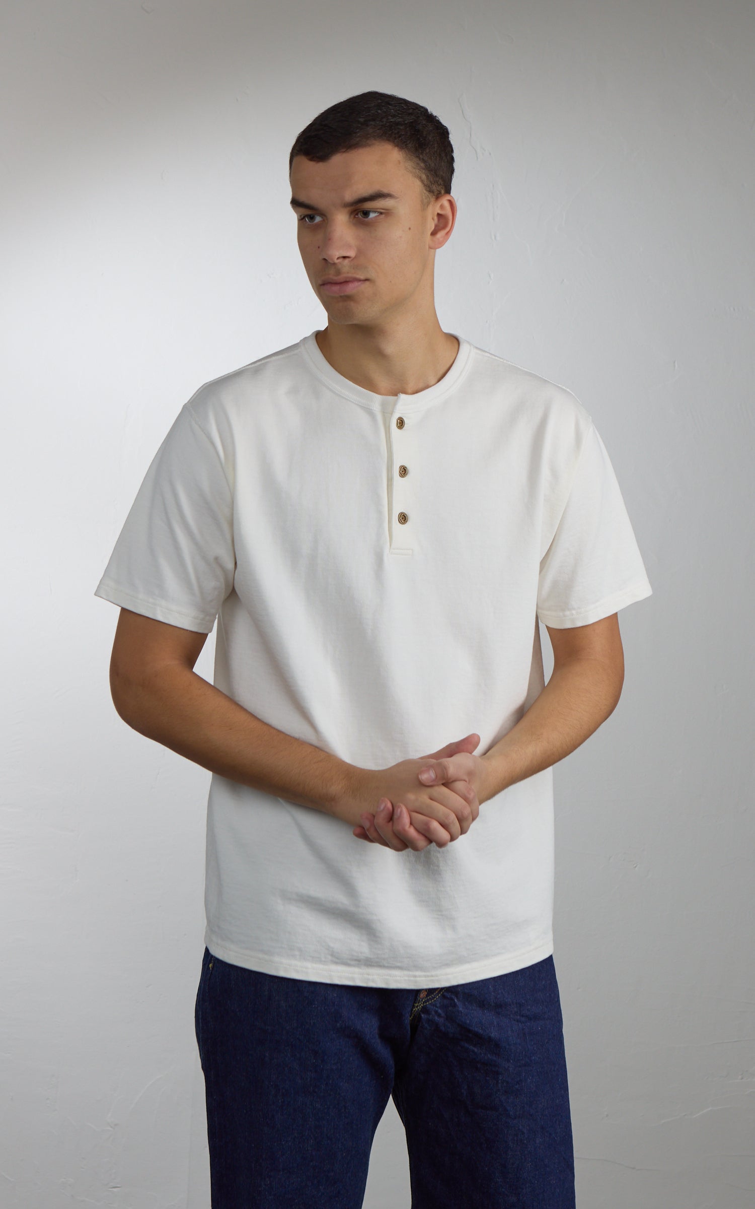 Studio D'Artisan 8174 Suvin Gold Henley White