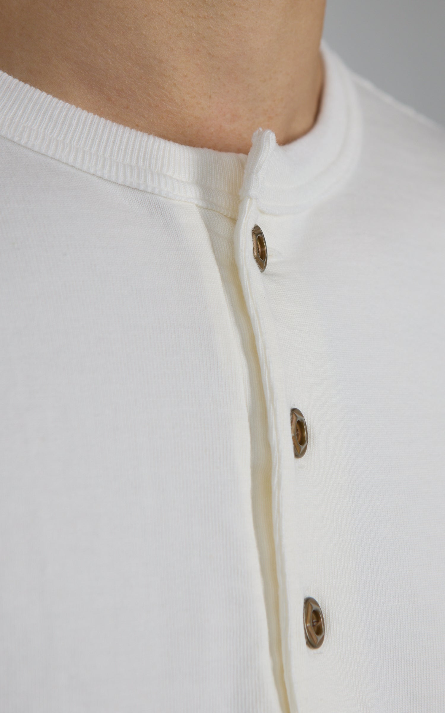 Studio D'Artisan 8174 Suvin Gold Henley White