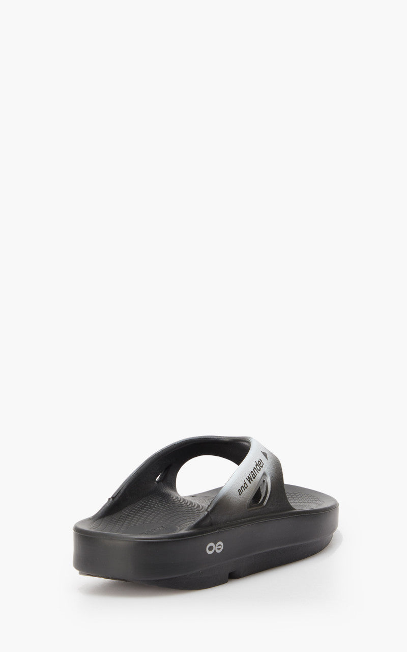 and wander x Oofos Ooriginal Sandal Black/White
