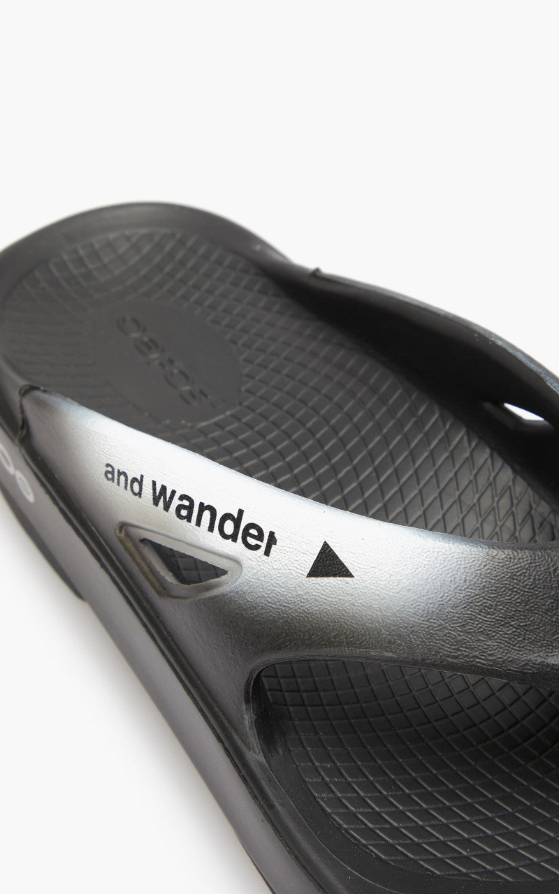 and wander x Oofos Ooriginal Sandal Black/White