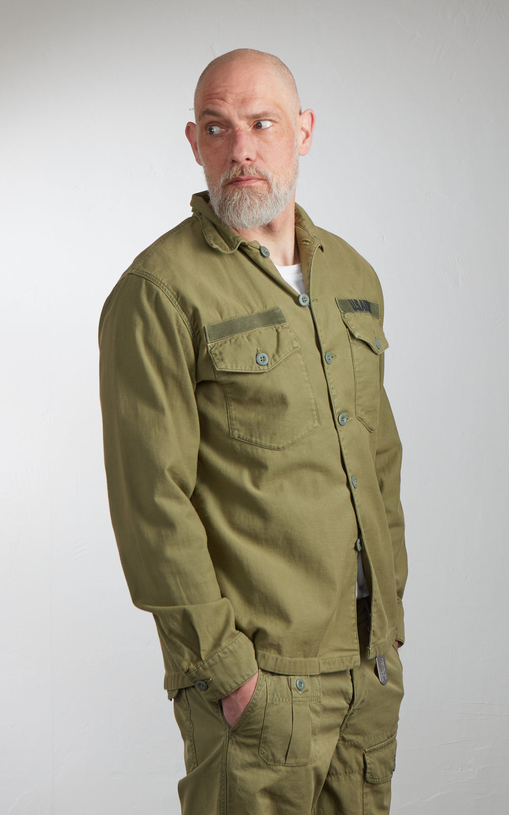 Chesapeake's Jones Nam Shirt US Army Militärgrün