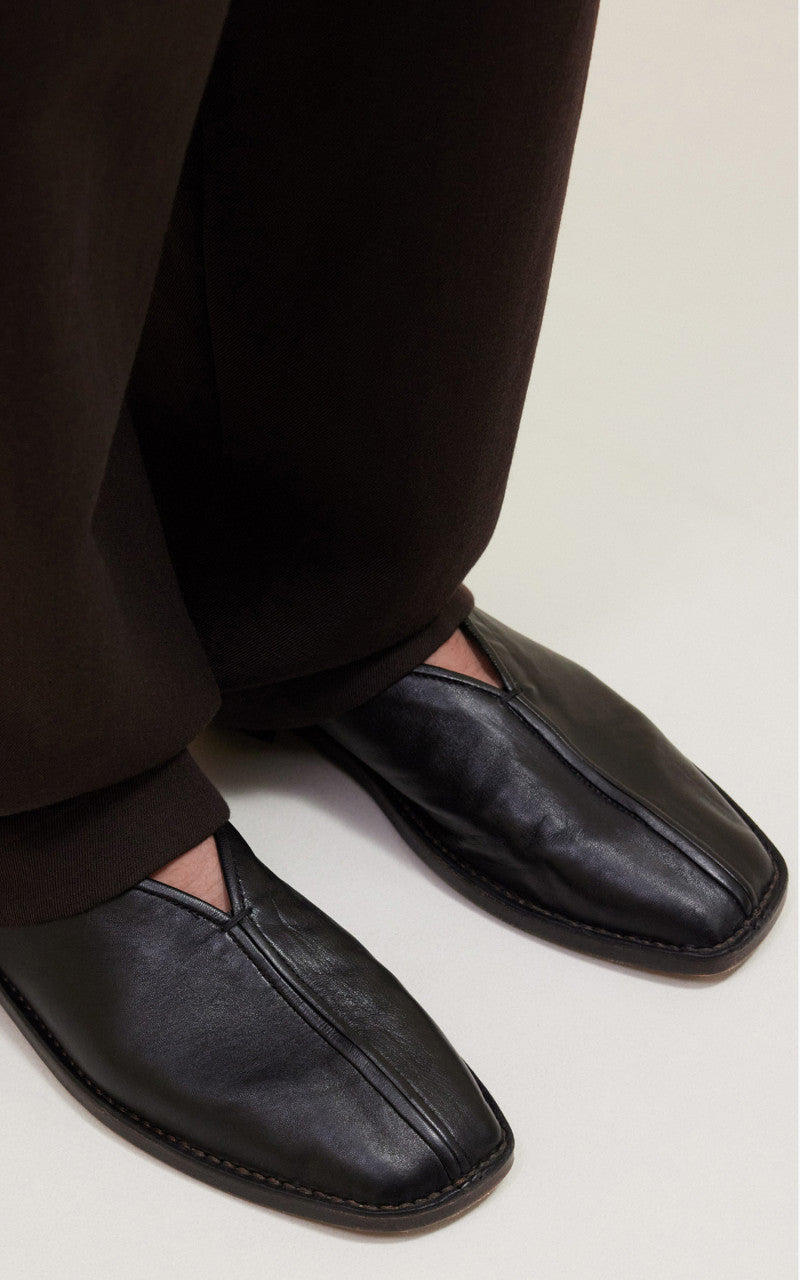 Lemaire Flat Piped Slippers Shiny Nappa Leather Black