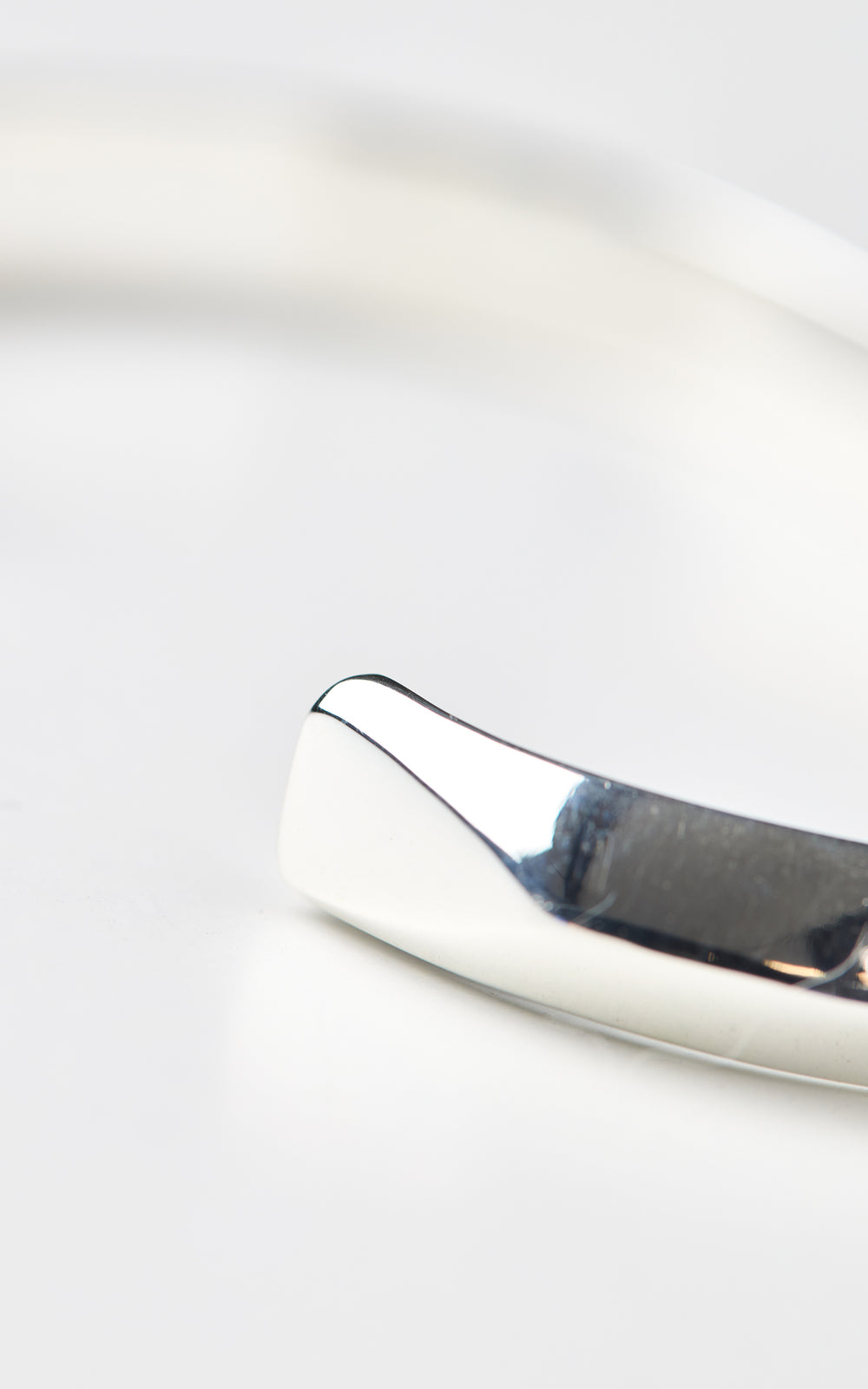 First Arrow's BR-255 Triangle Bangle S