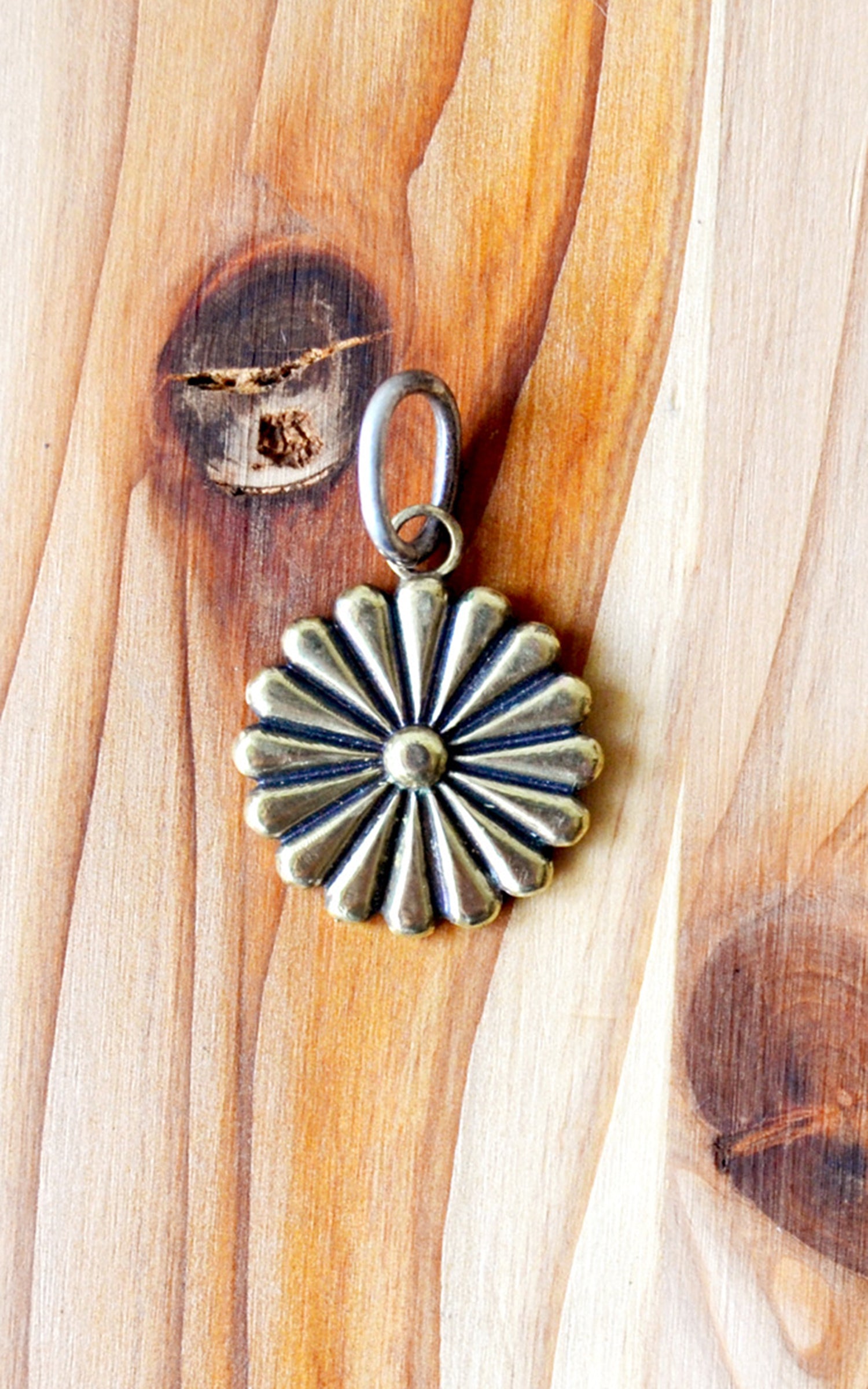 Kobashi Studio KC1700B Kikumon Charm Medium Brass