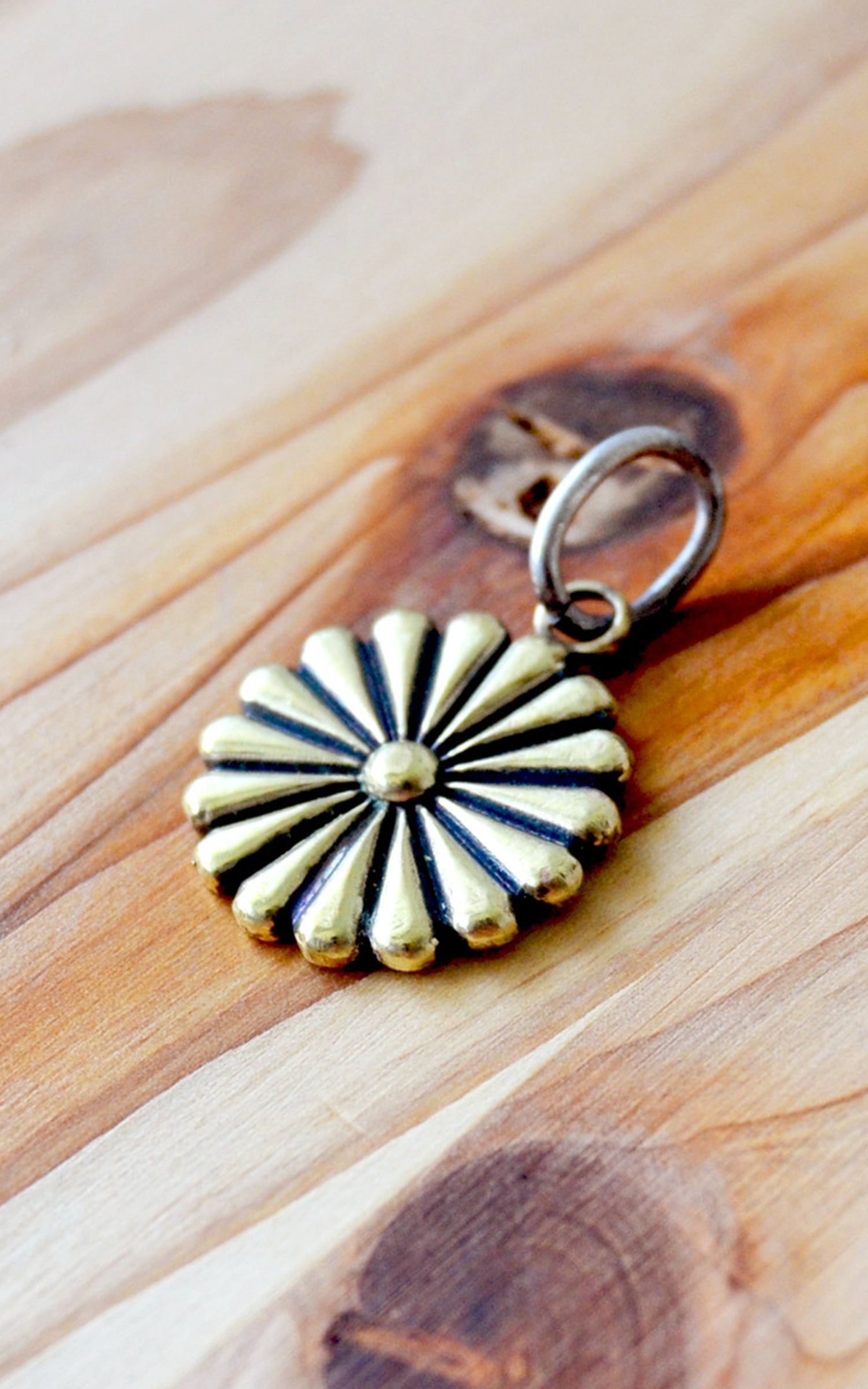 Kobashi Studio KC1700B Kikumon Charm Medium Brass