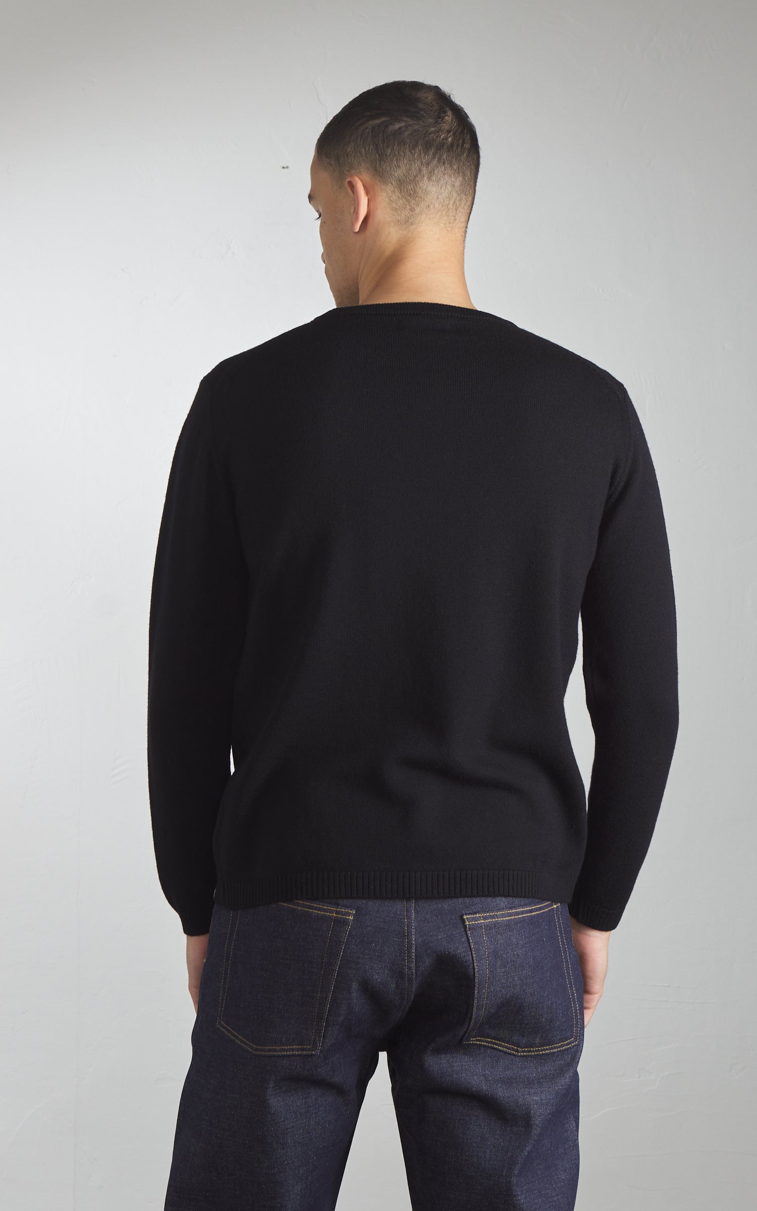Merz b. Schwanen MWRC01 Classic Crew Merino Wool Pullover Deep Black