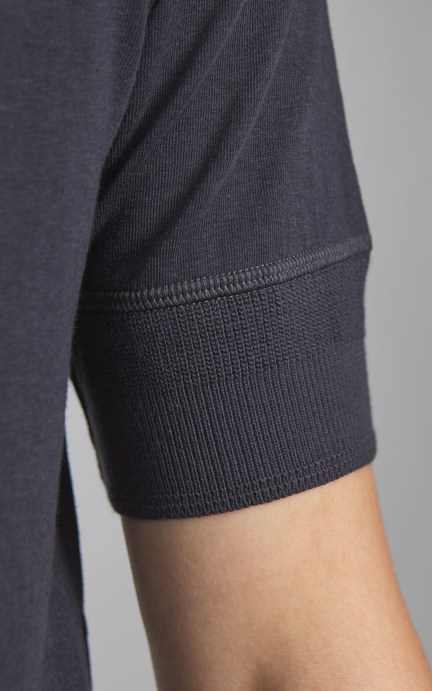 Merz b. Schwanen 103 Loopwheeled Henley Charcoal