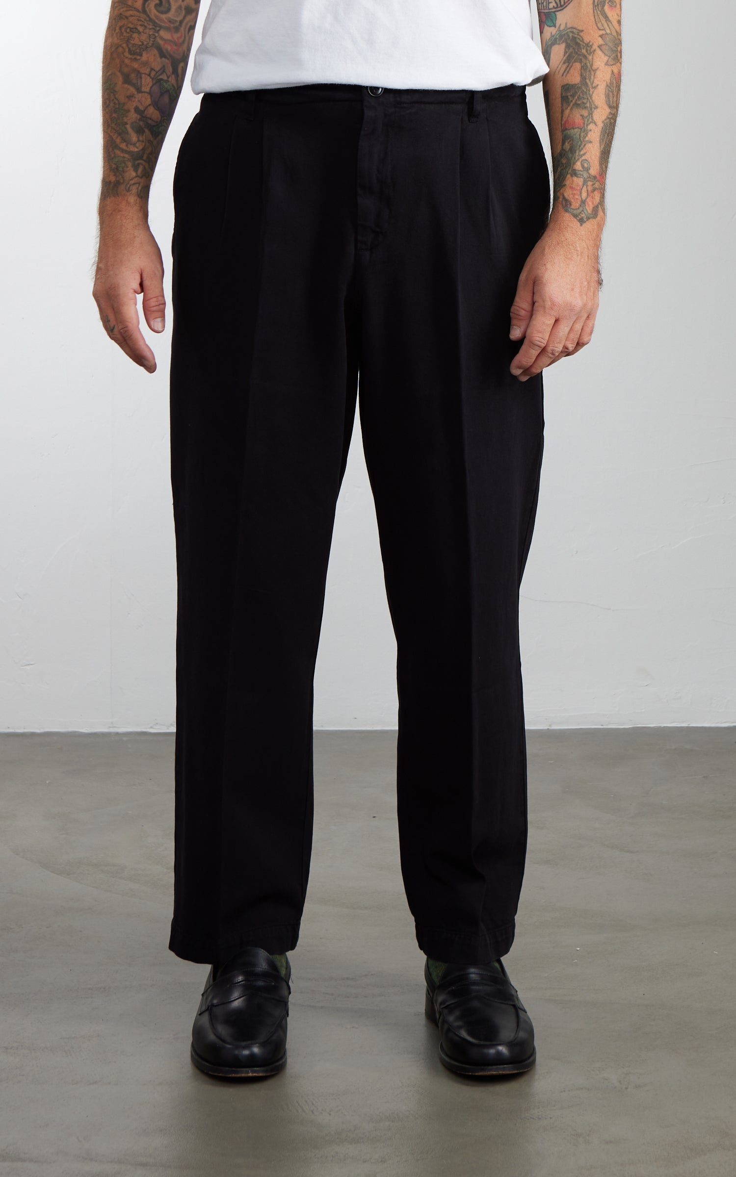 Merz b. Schwanen RIDER01T Pleated Twill Trouser Deep Black