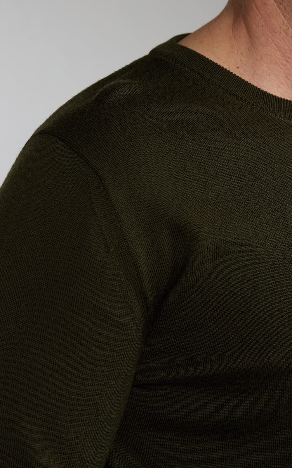 Mooncastle WO2 12G Lightweight Merino Wool Crewneck Dark Olive