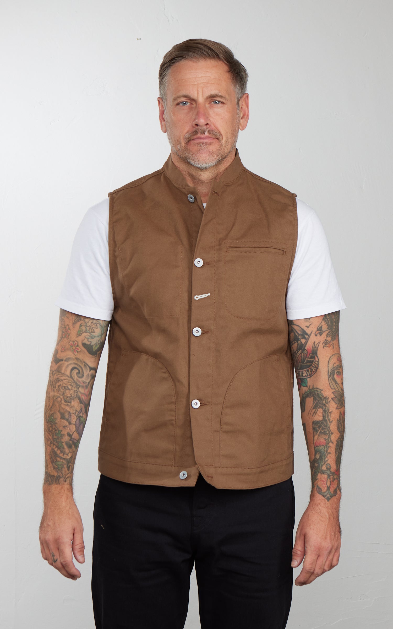 Rogue Territory Supply Vest Dry Wax Canvas Brown