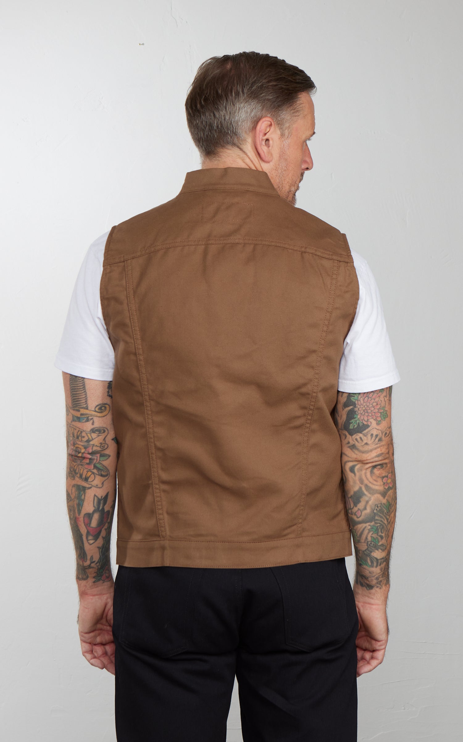 Rogue Territory Supply Vest Dry Wax Canvas Brown