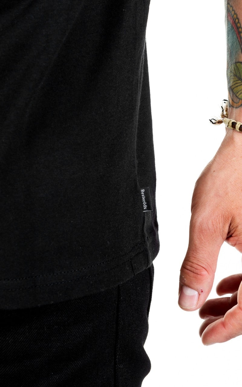 Resteröds R-Neck Tee Black