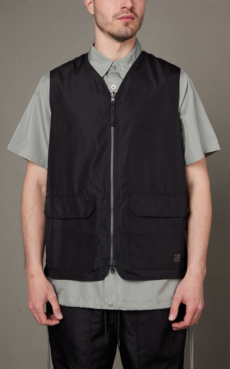 Taion Military Reversible V-Neck Vest Black