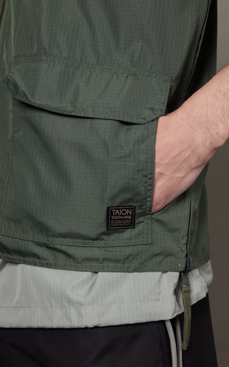 Taion Military Reversible V-Neck Vest Olive