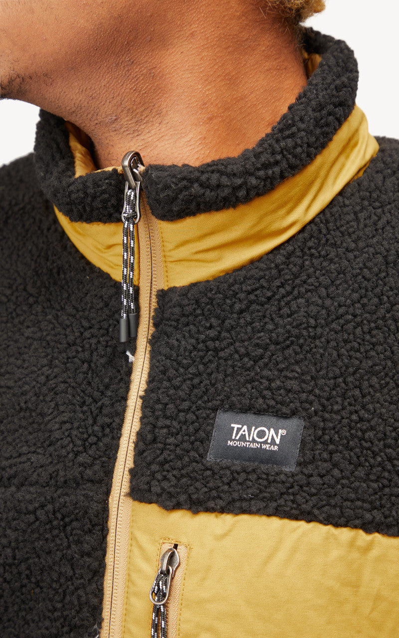 Taion Mountain Reversible Down x Boa Jacket Beige/Black