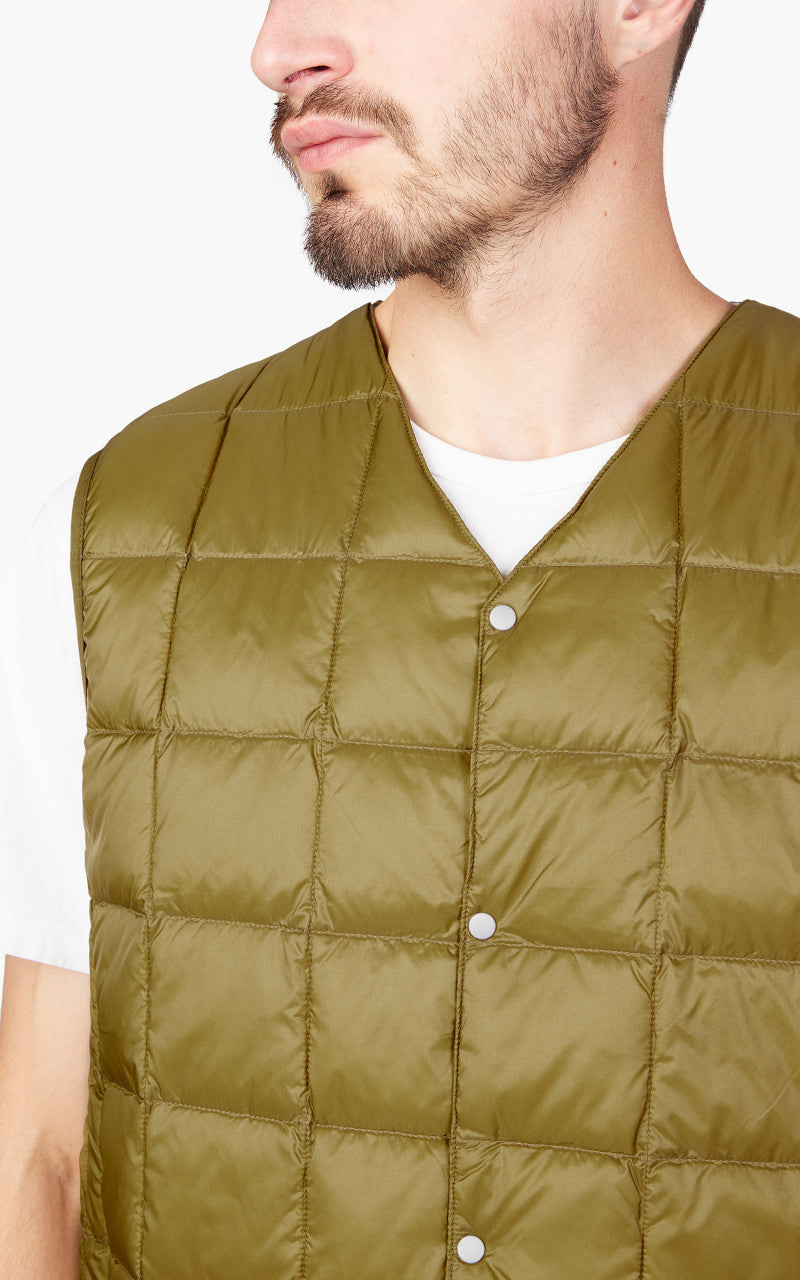 Taion V-Neck Button Down Vest Beige