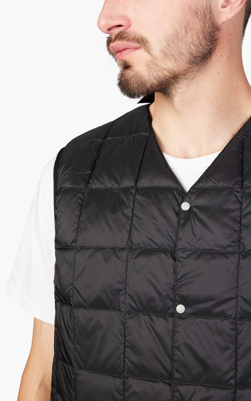 Taion V-Neck Button Down Vest Black