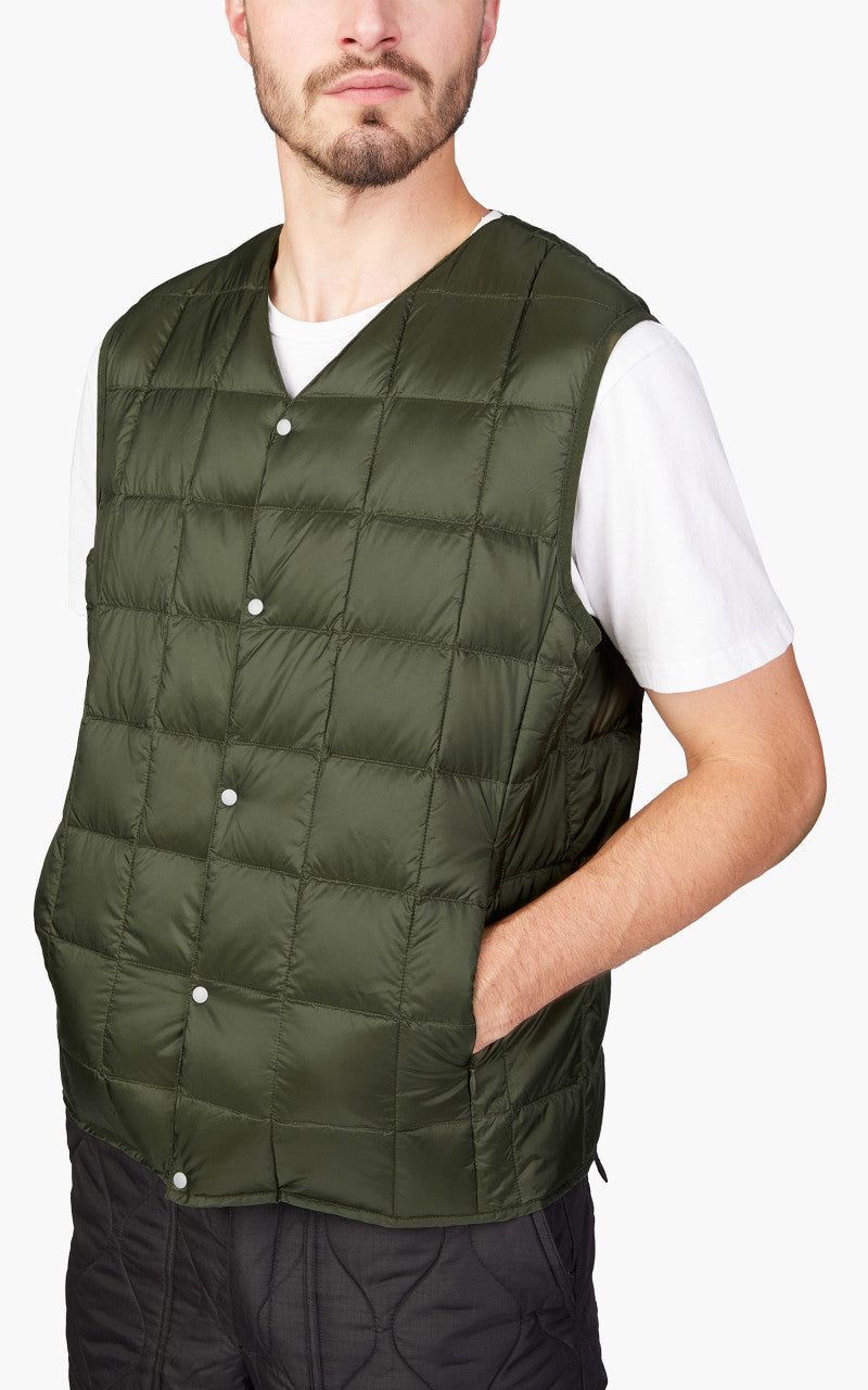 Taion V-Neck Button Down Vest Dark Olive