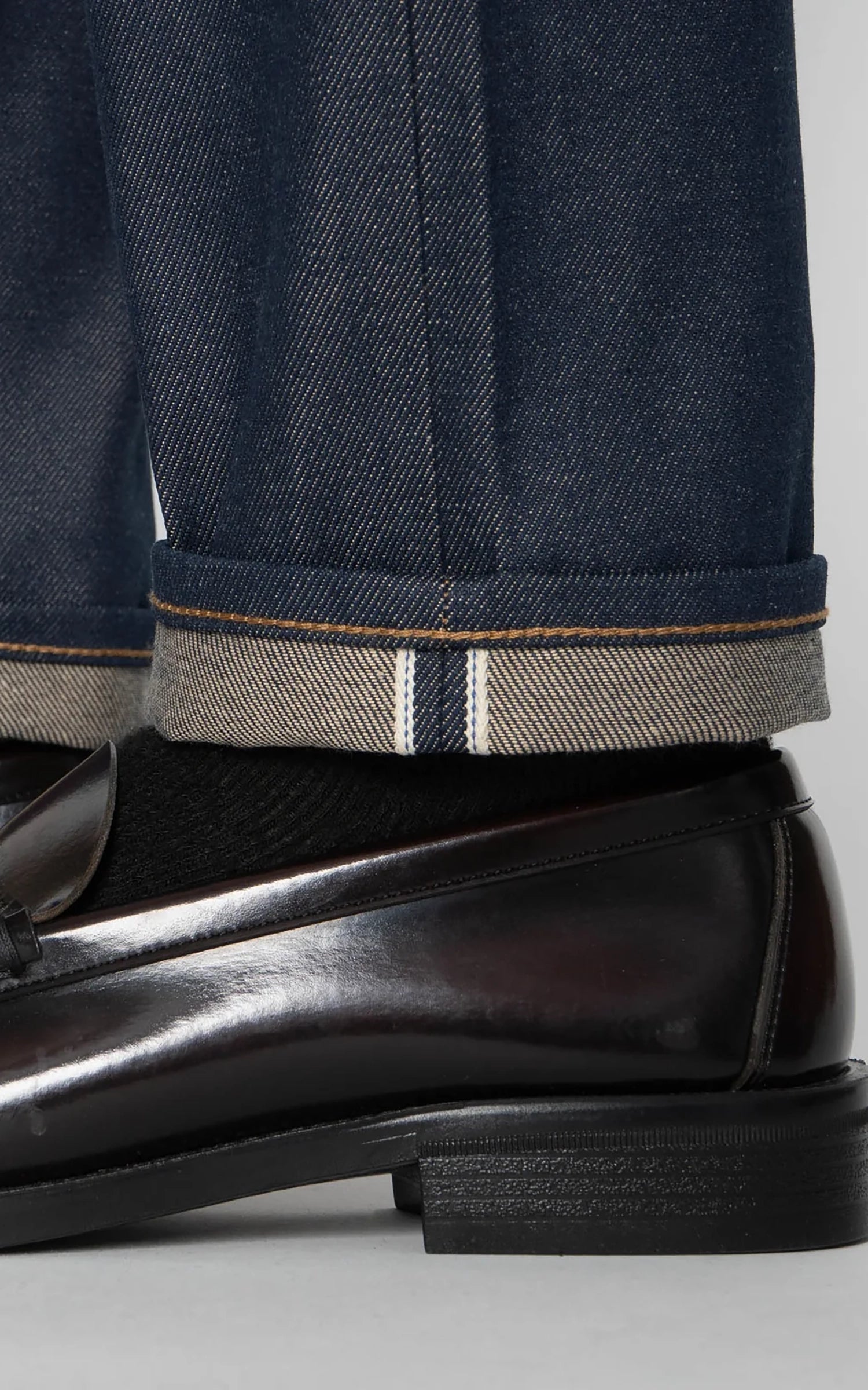 The Unbranded Brand UB254 Tapered Fit Vintage Blue Selvedge 13.5oz