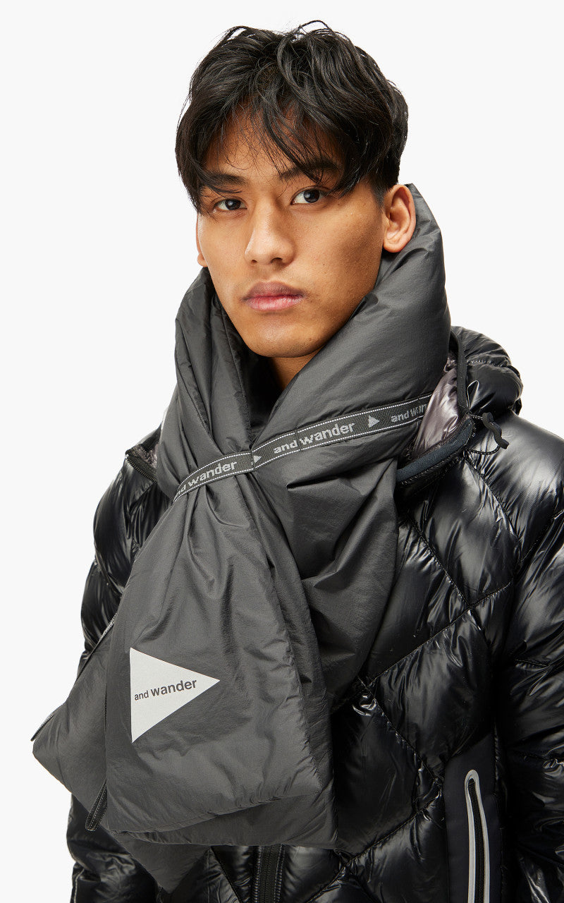 and wander Primaloft Rip Muffler Black