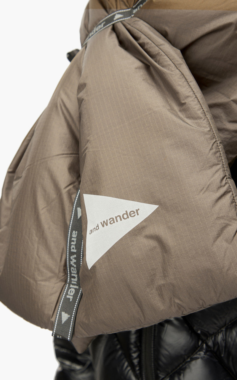 and wander Primaloft Rip Muffler Khaki