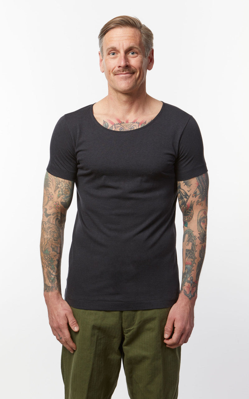 Merz b. Schwanen 114 1920s Tee Charcoal
