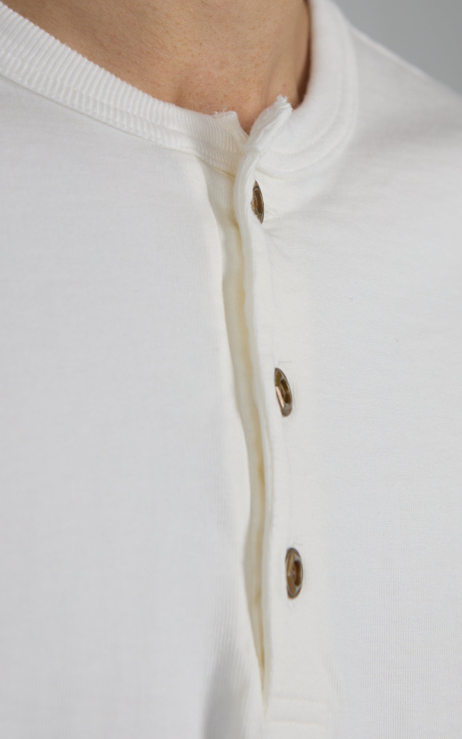 Studio D'Artisan 8187 Suvin Gold Longsleeve Henley White