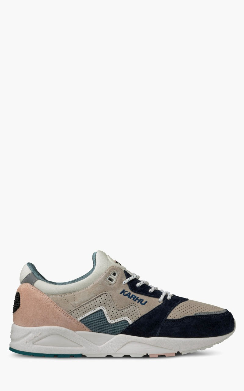 Karhu Aria 95 India Ink/Pelican