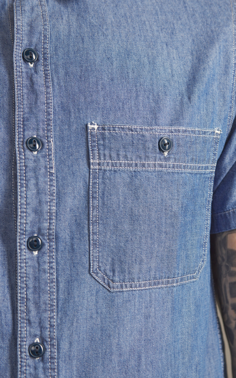 Chesapeake's Short Sleeve Chambray Shirt MC Buzz Chambray