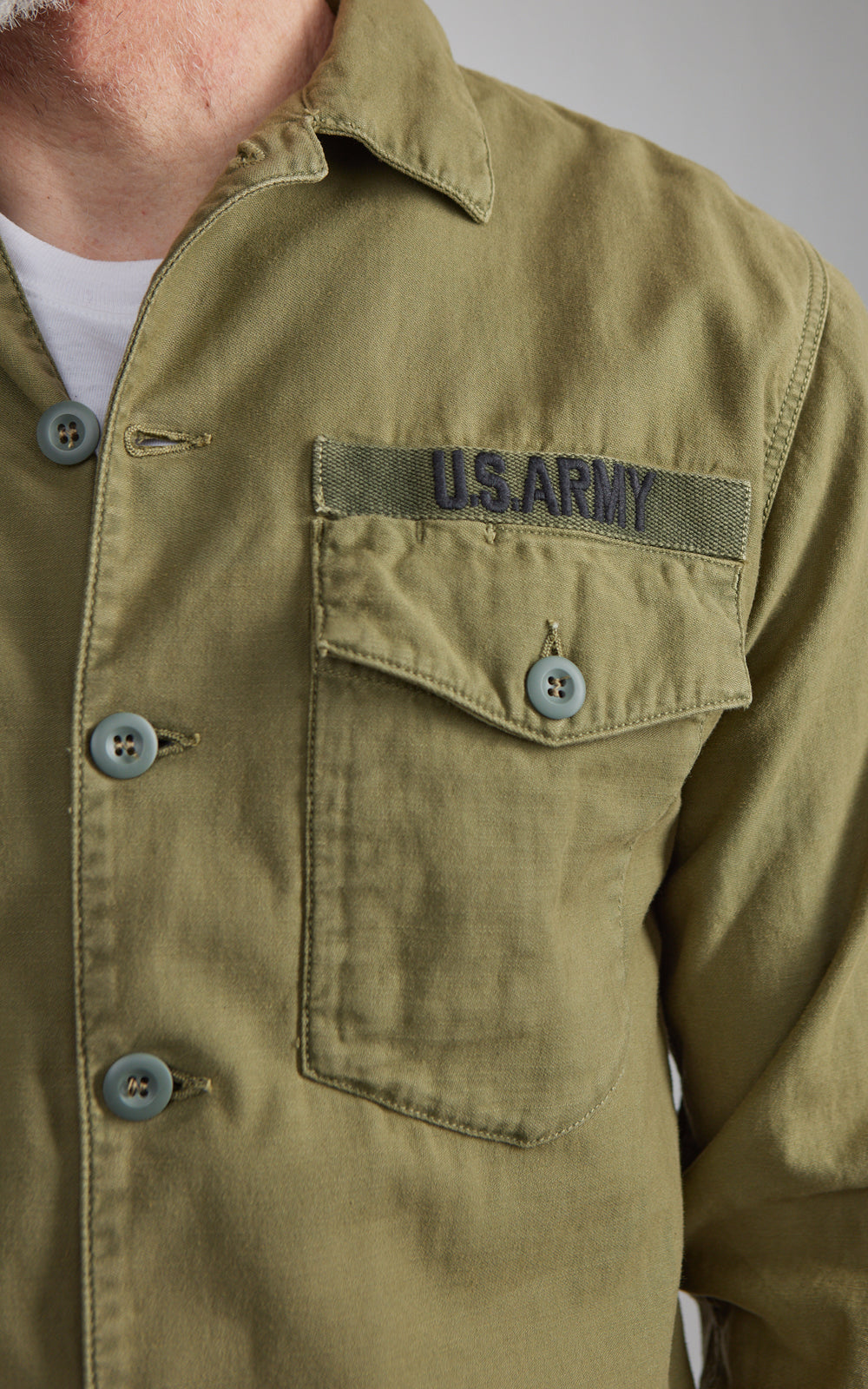 Chesapeake's Jones Nam Shirt US Army Militärgrün