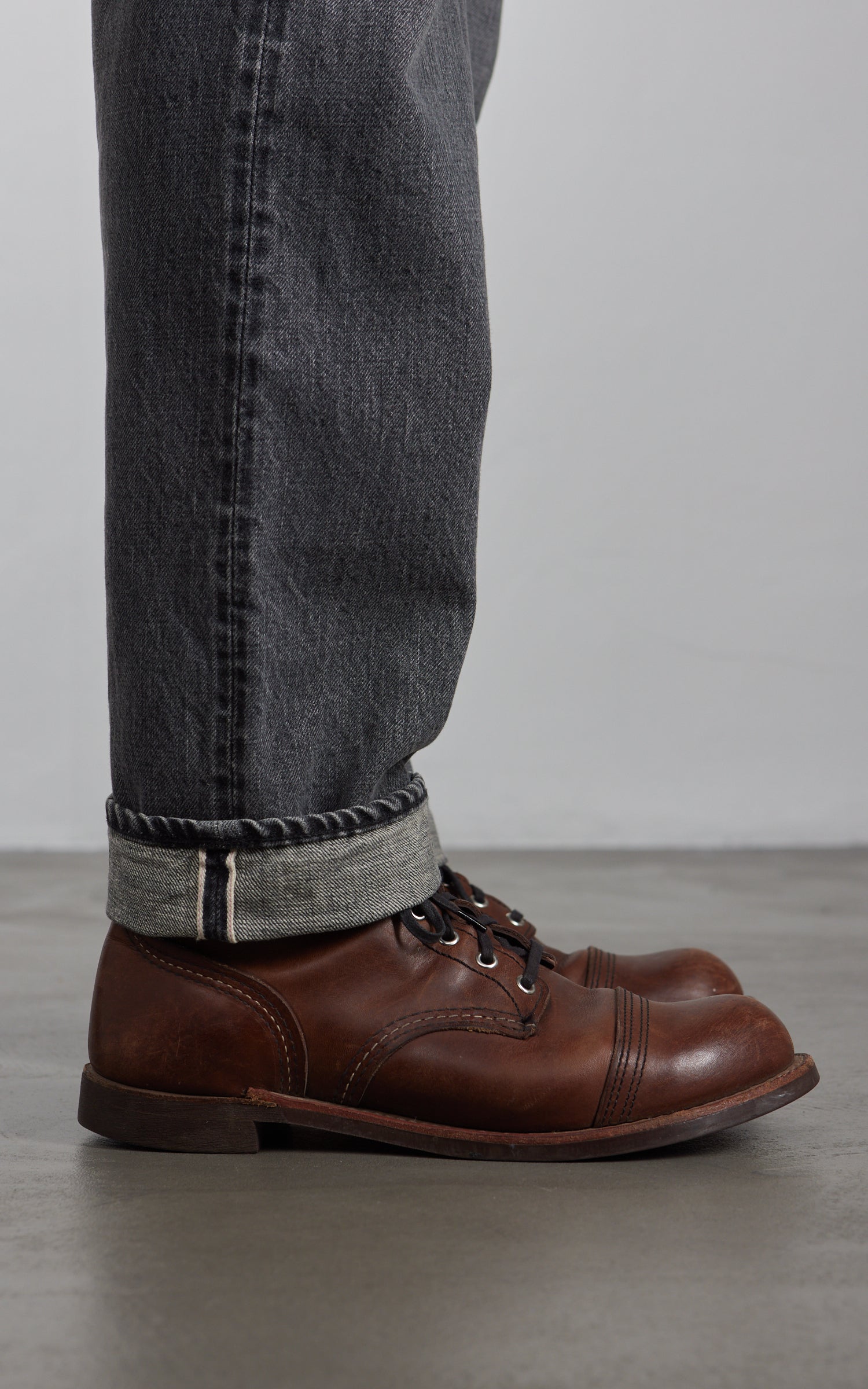 FOB Factory F153 Selvedge Denim Tapered 5P Used Wash Black