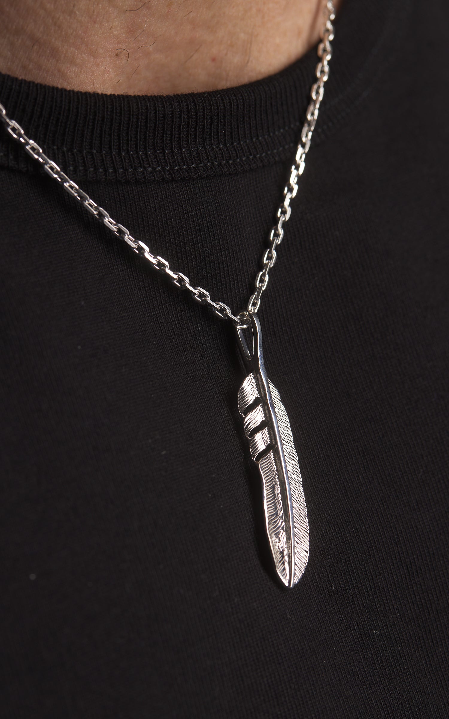 First Arrow's P-519R (M) Feather Pendant Silver