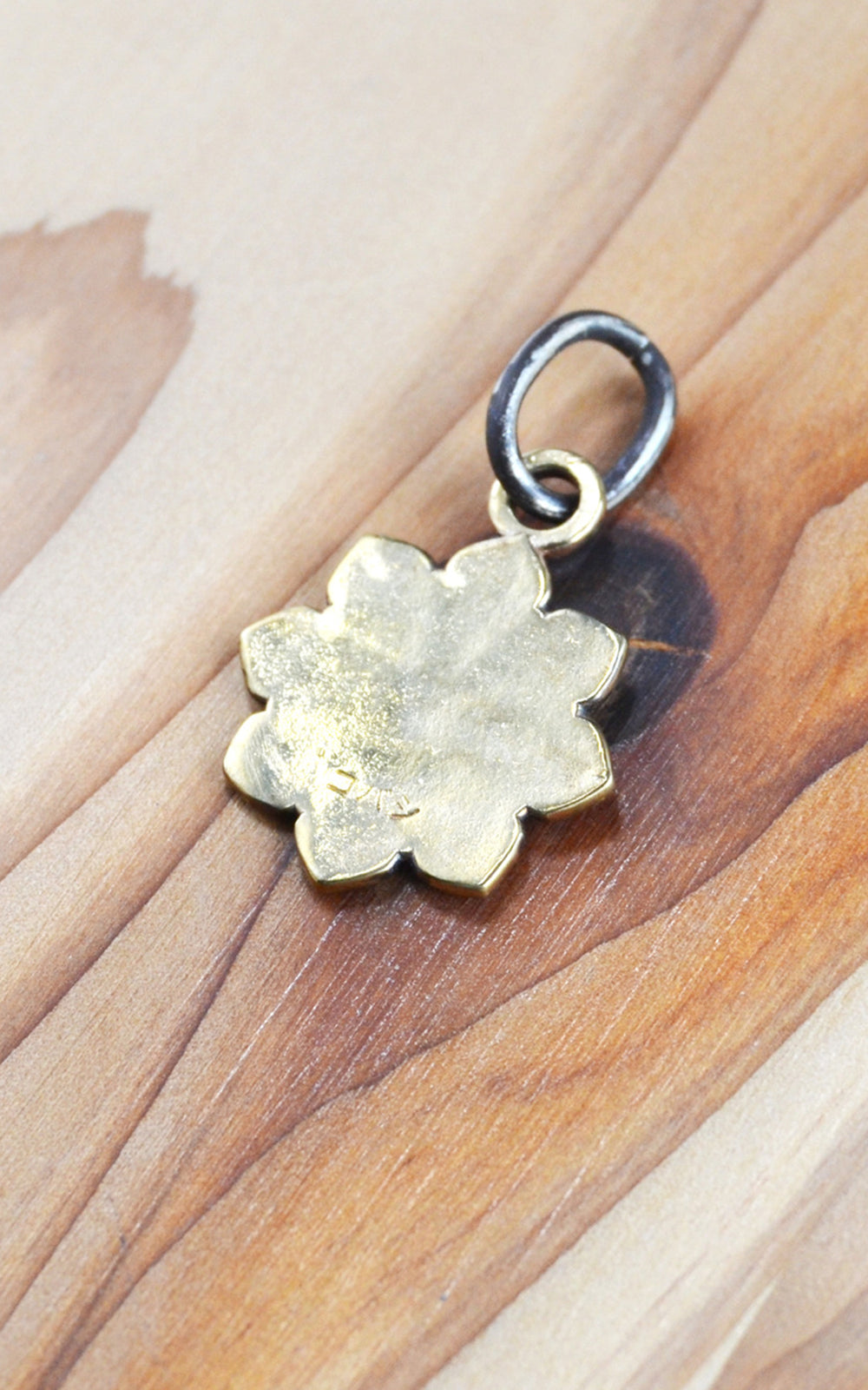 Kobashi Studio K8160B Kikumon Charm Medium “Yatsu-giku” Brass