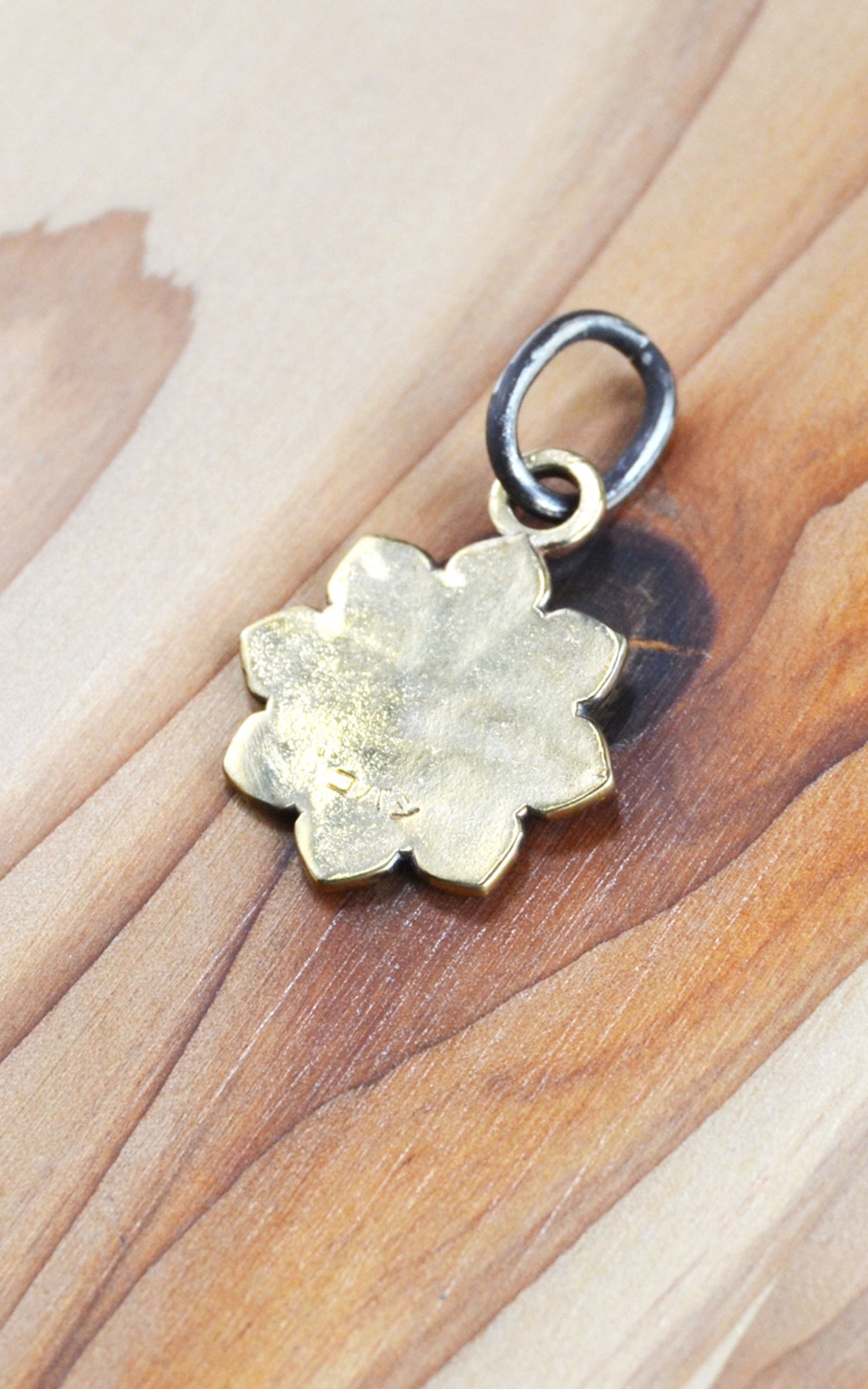 Kobashi Studio K8160B Kikumon Charm Medium “Yatsu-giku” Brass