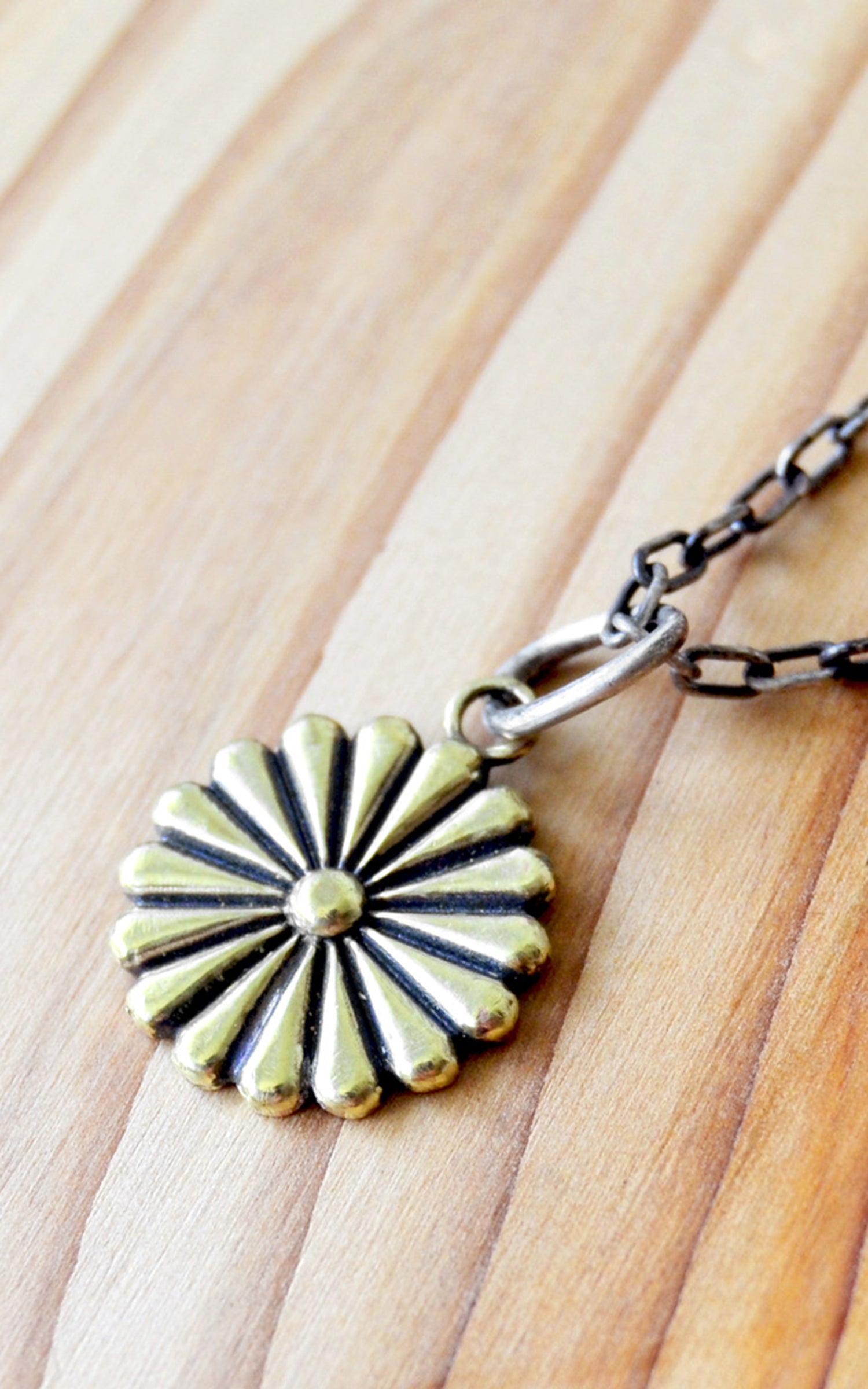 Kobashi Studio KC1700B Kikumon Charm Medium Brass