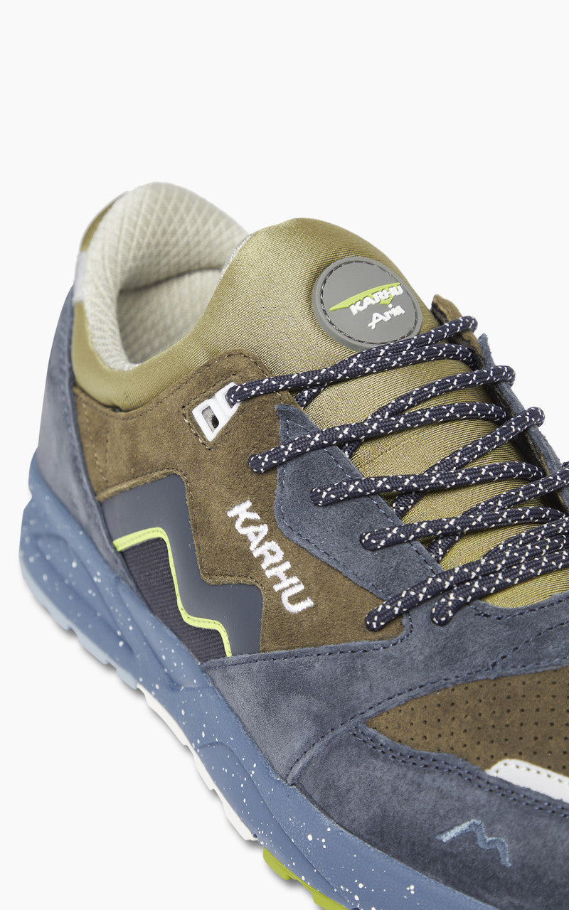 Karhu Aria 95 "Northern Lights" Pack India Ink/Dark Olive