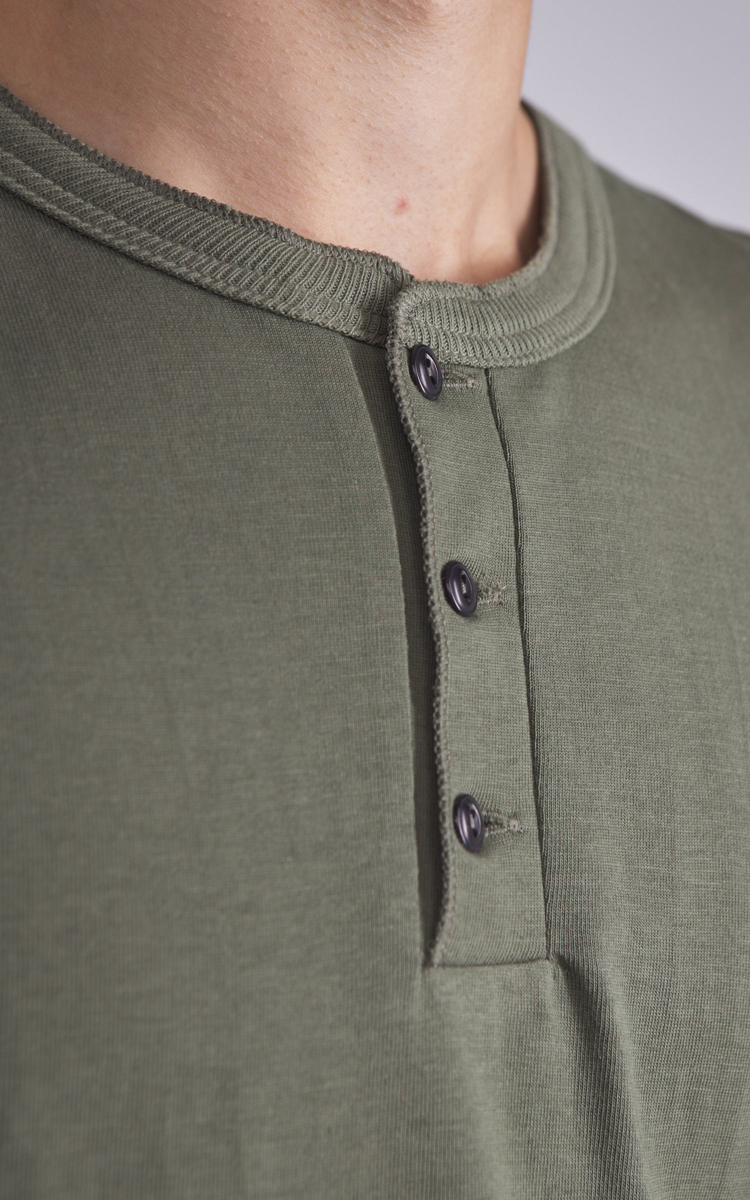 Merz b. Schwanen 204SL Loopwheeled Henley T-Shirt Army