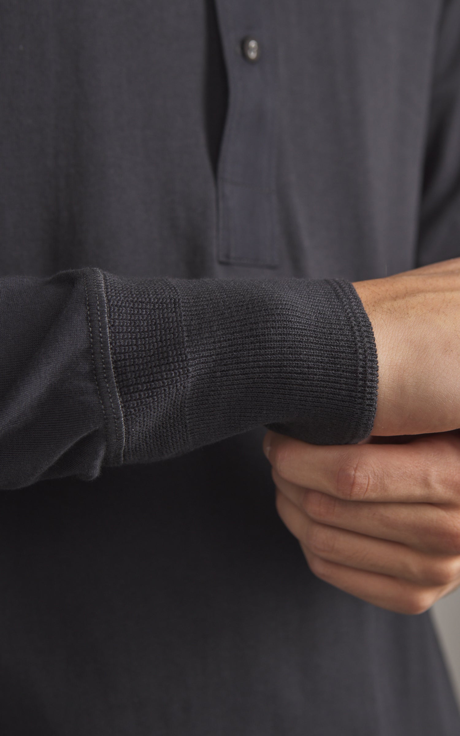 Merz b. Schwanen 102 Longsleeve Henley Charcoal