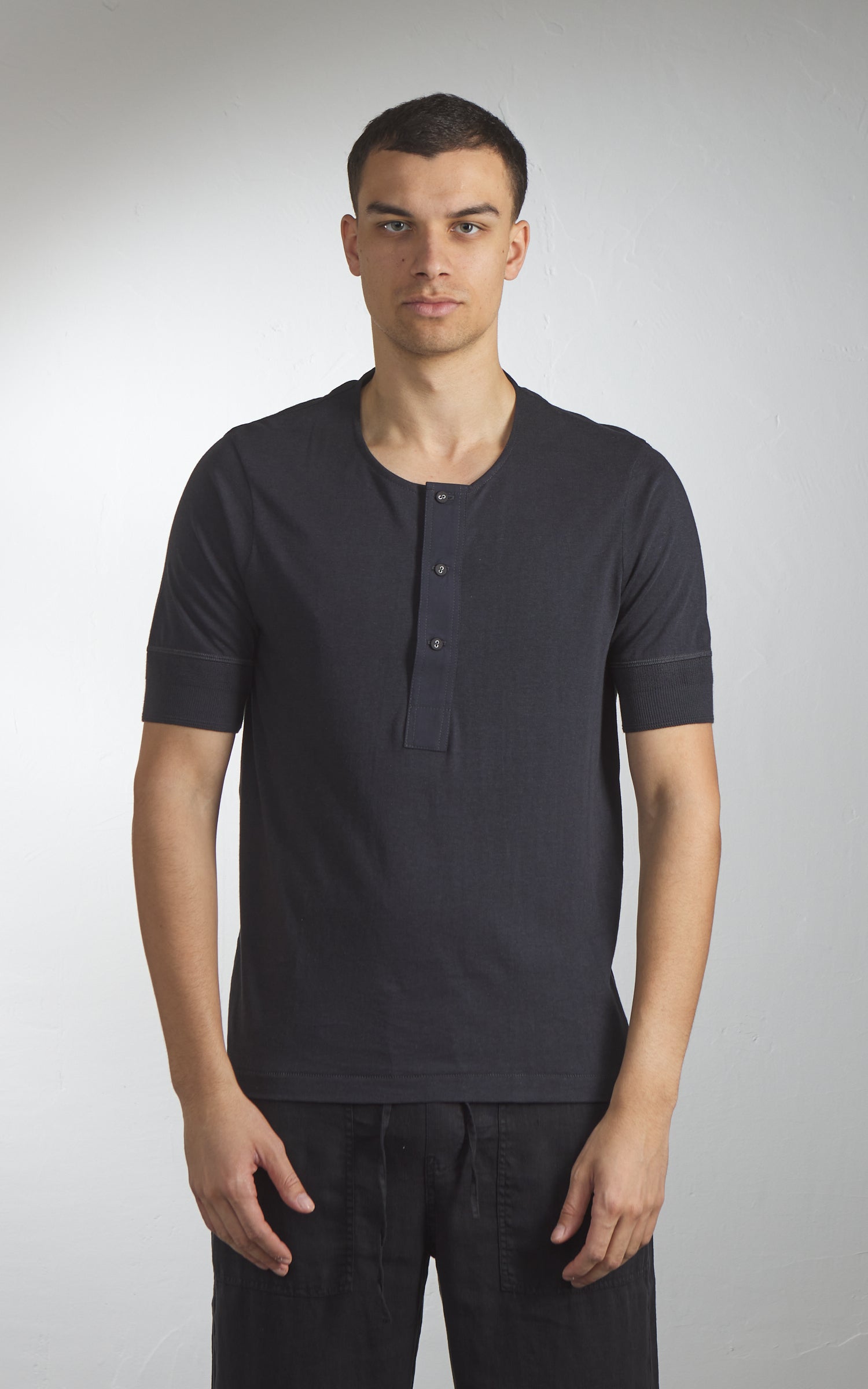 Merz b. Schwanen 103 Loopwheeled Henley Charcoal