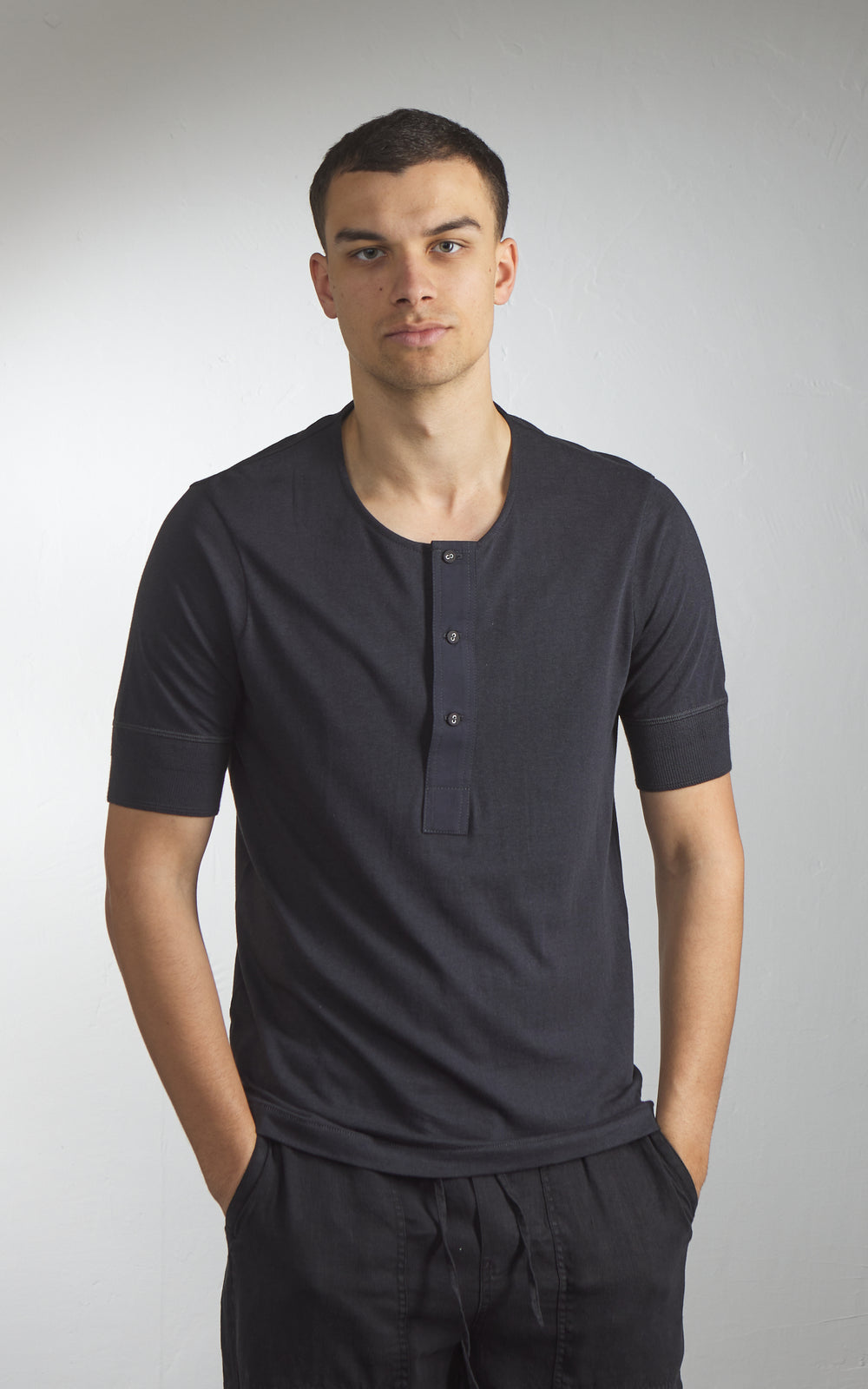 Merz b. Schwanen 103 Loopwheeled Henley Charcoal