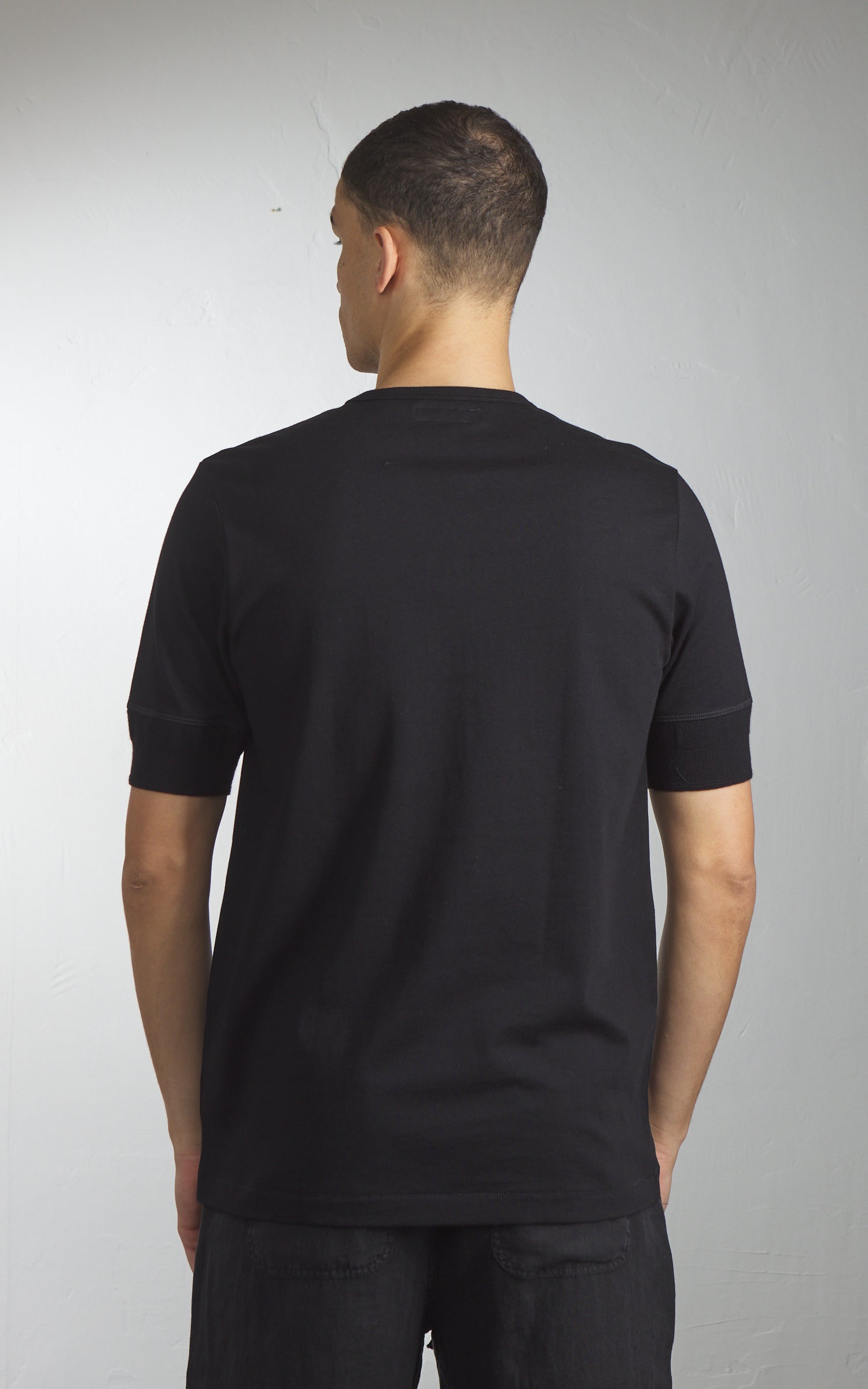 Merz b. Schwanen 2M07 Vintage Machine Refined Short Sleeve Deep Black