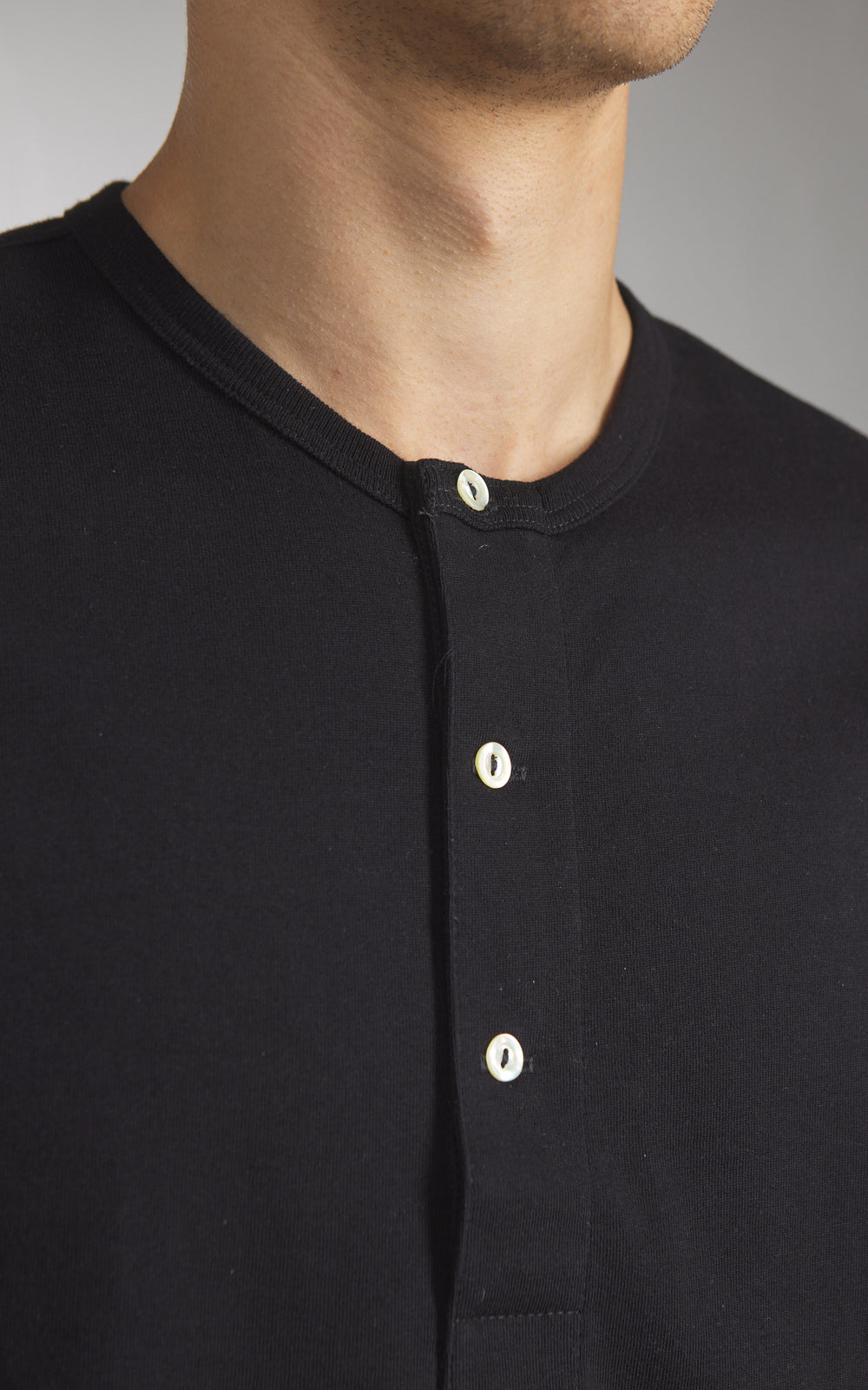 Merz b. Schwanen 2M07 Vintage Machine Refined Short Sleeve Deep Black