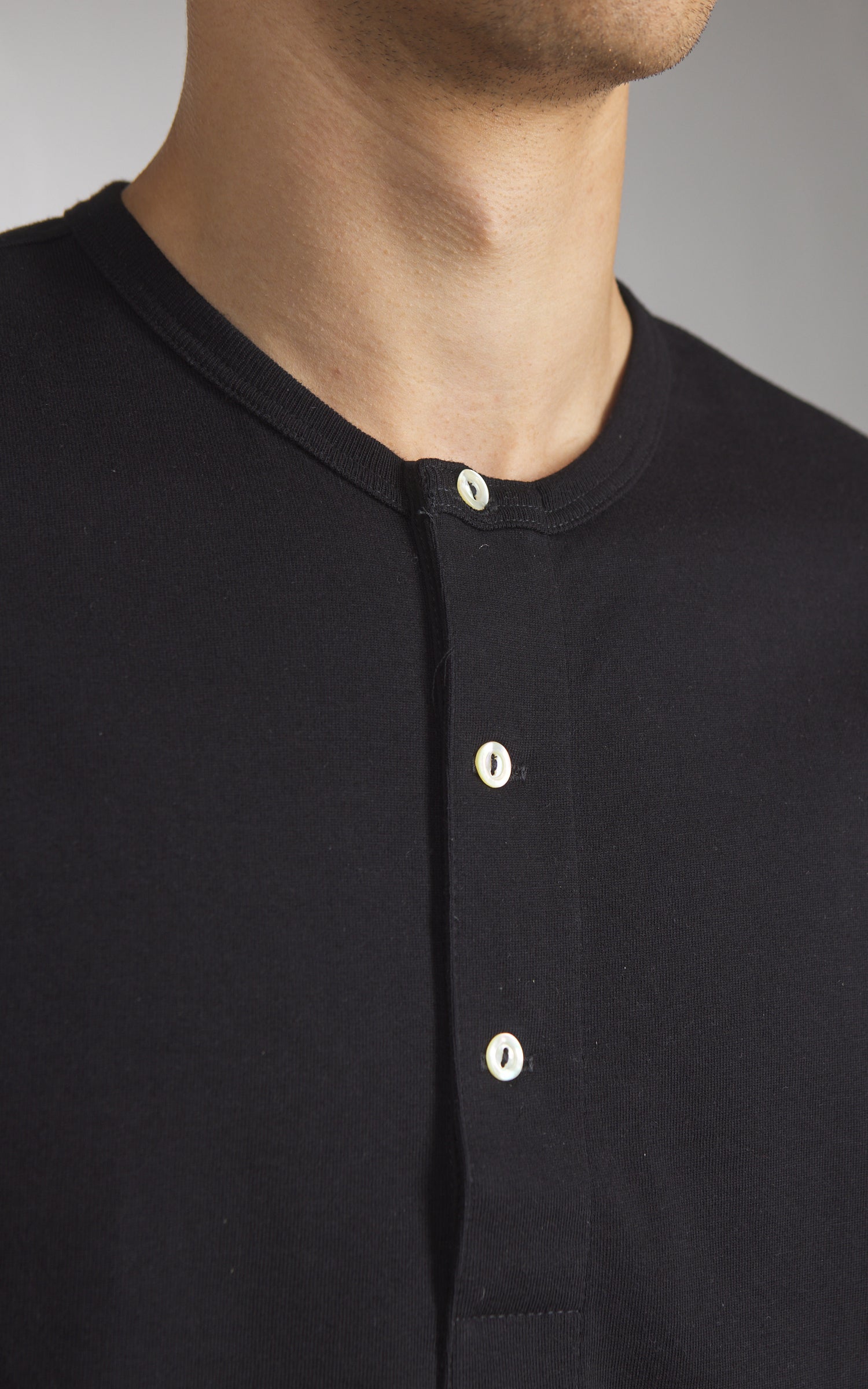 Merz b. Schwanen 2M07 Vintage Machine Refined Short Sleeve Deep Black