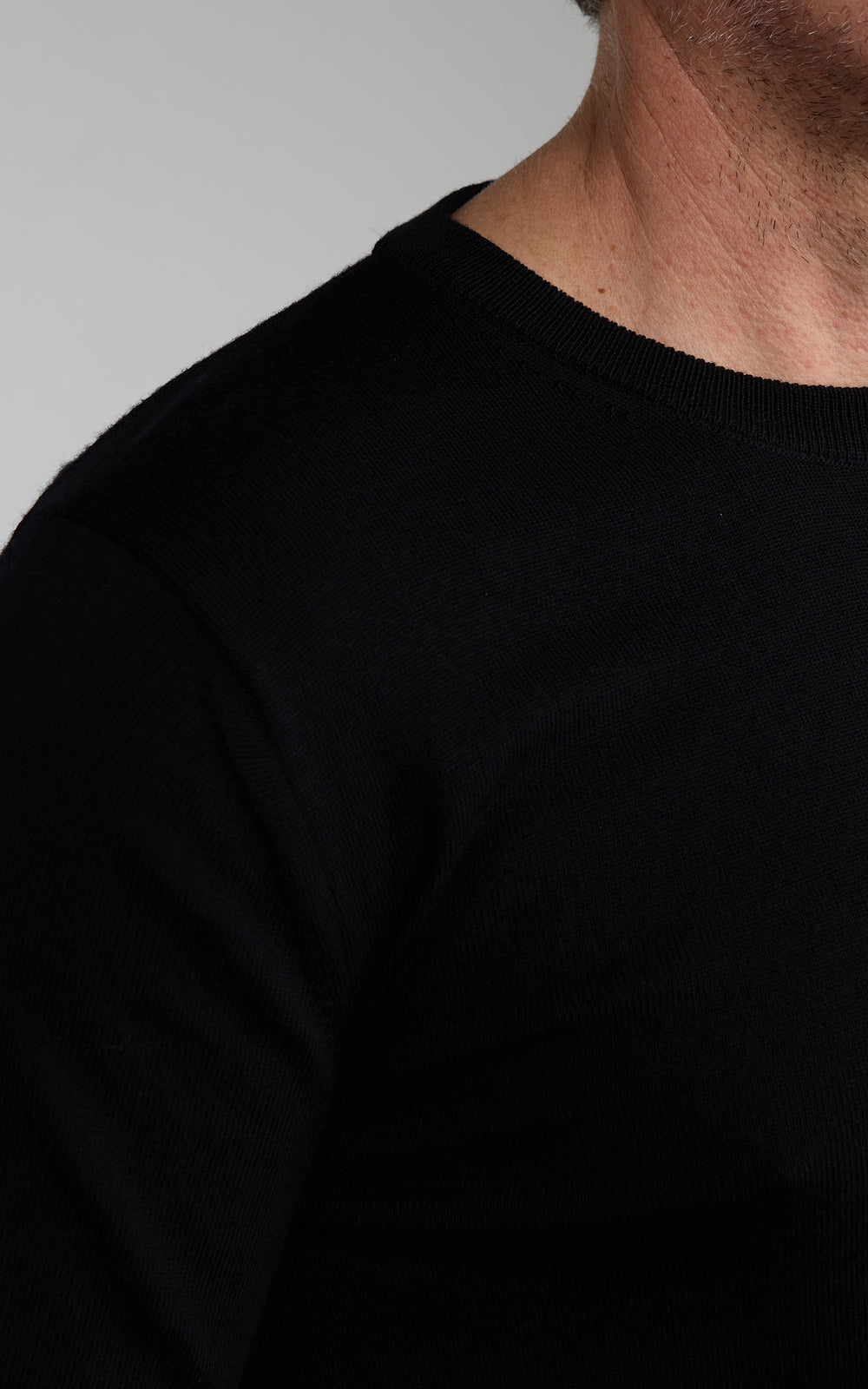 Mooncastle WO2 12G Lightweight Merino Wool Crewneck Black