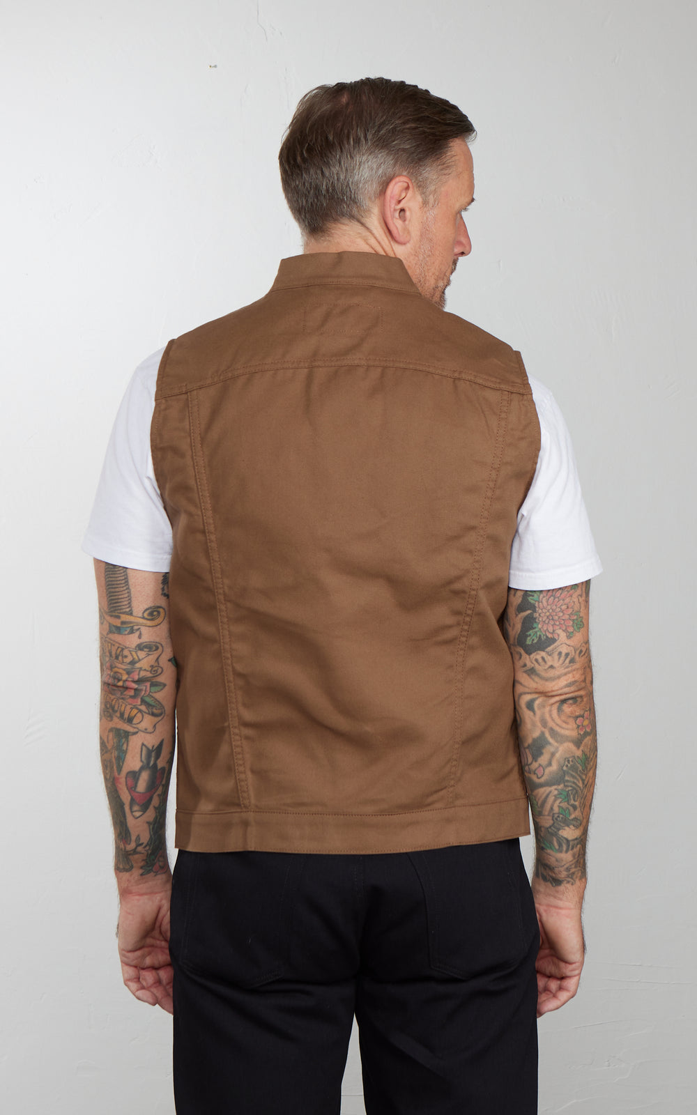 Rogue Territory Supply Vest Dry Wax Canvas Brown