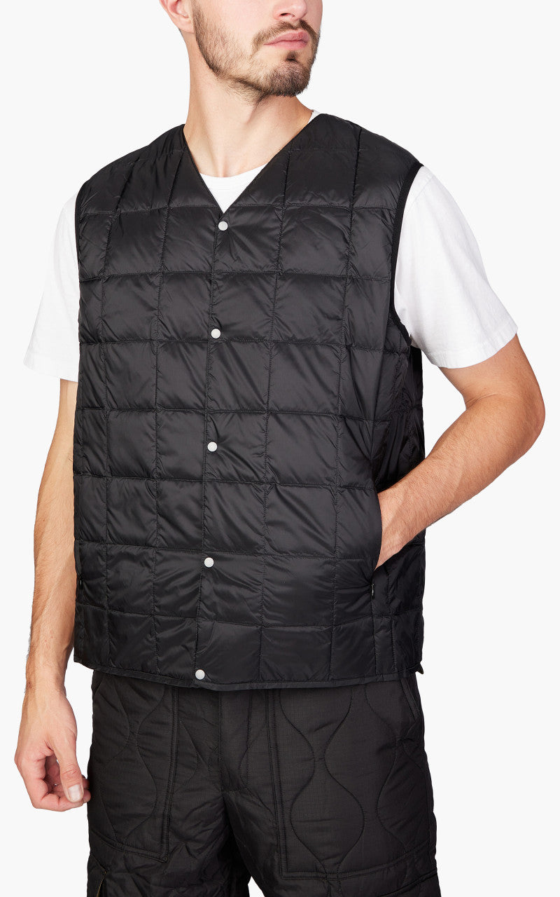 Taion V-Neck Button Down Vest Black