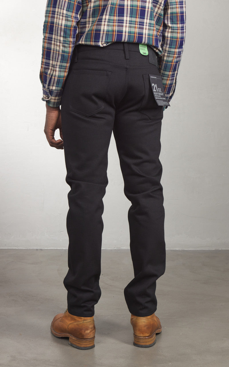 The Unbranded Brand UB242 Tapered Fit Heavyweight Solid Black Selvedge 21oz