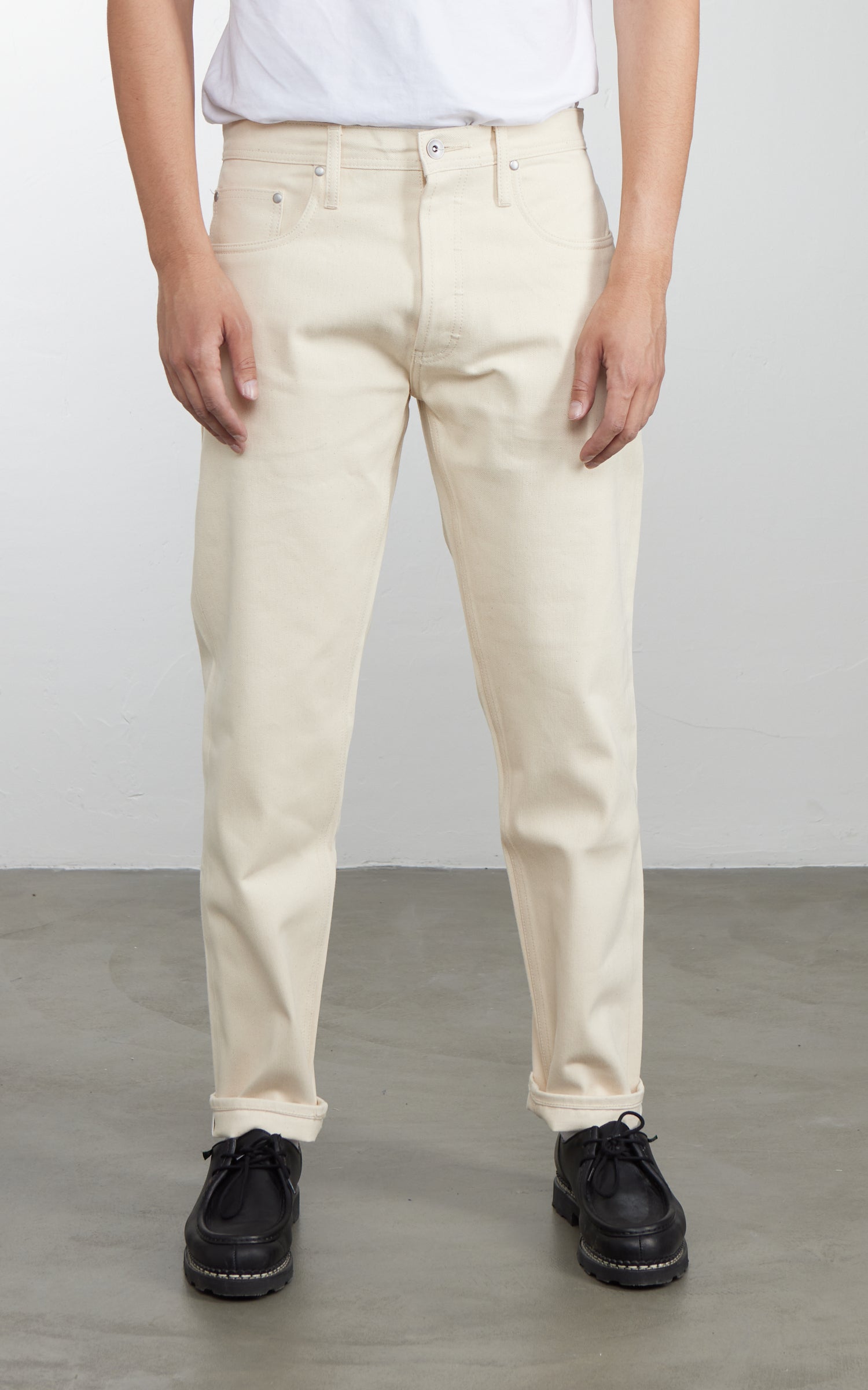 The Unbranded Brand UB697 Relaxed Tapered Fit Selvedge Ecru 13.5oz