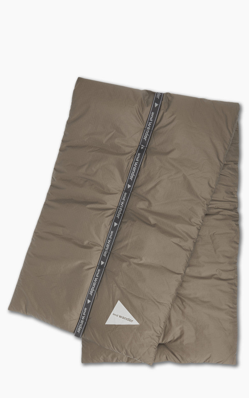 and wander Primaloft Rip Muffler Khaki