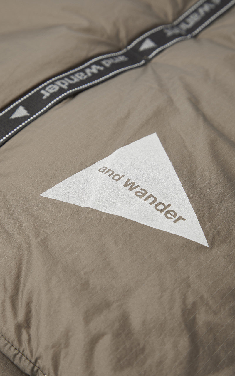 and wander Primaloft Rip Muffler Khaki